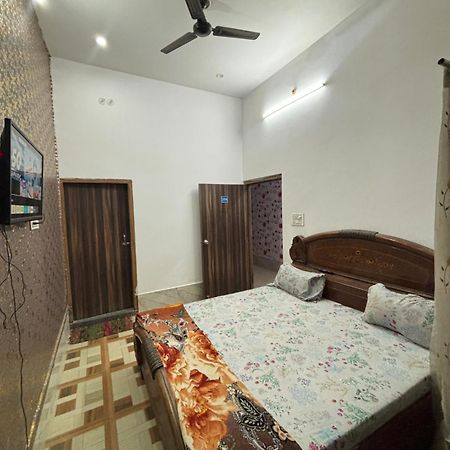 Balaji Homestay Mathura In Vrindavan Zewnętrze zdjęcie