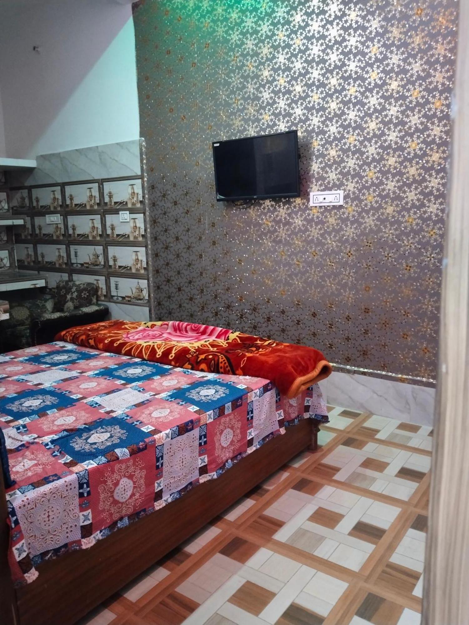 Balaji Homestay Mathura In Vrindavan Zewnętrze zdjęcie