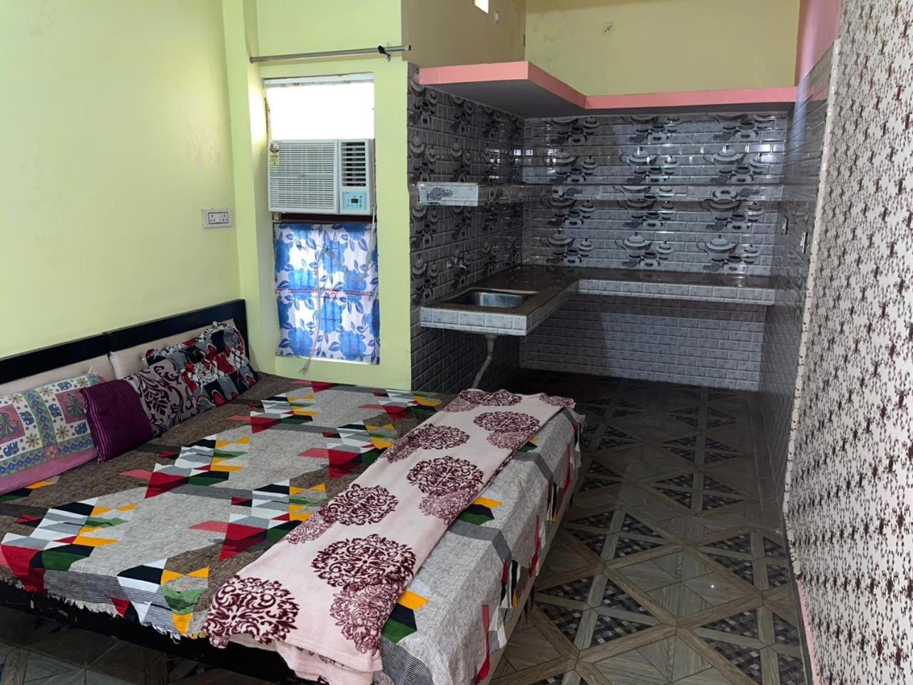 Balaji Homestay Mathura In Vrindavan Zewnętrze zdjęcie
