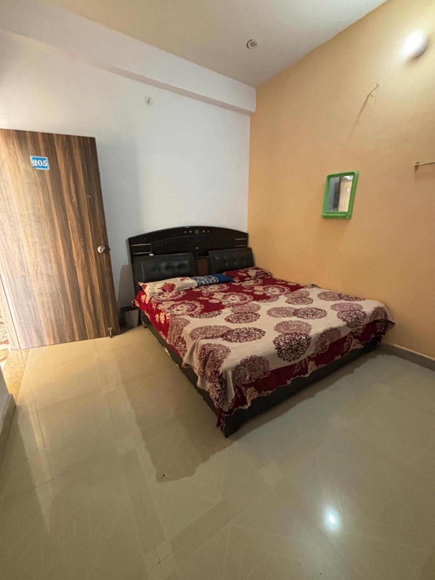 Balaji Homestay Mathura In Vrindavan Zewnętrze zdjęcie