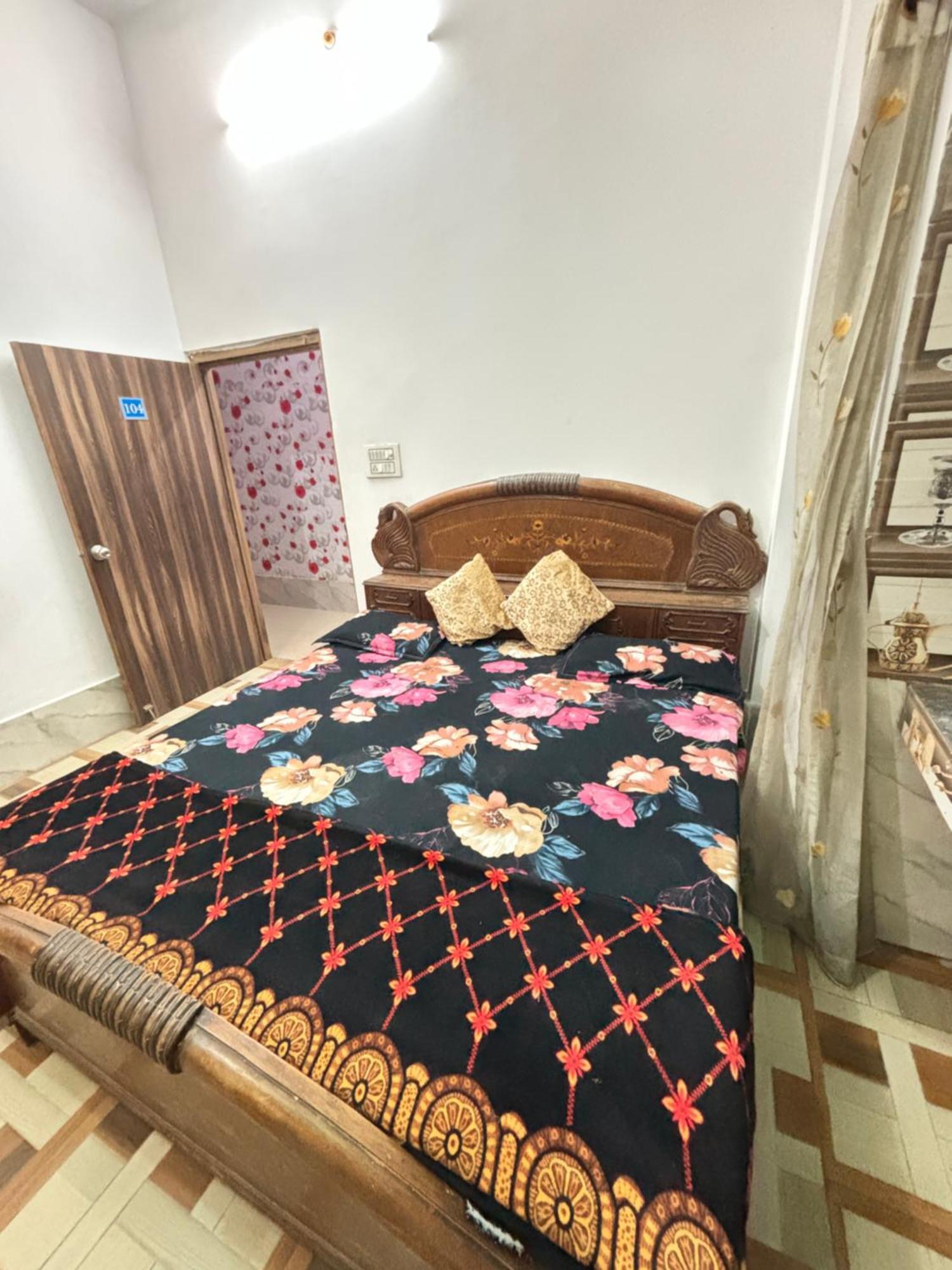 Balaji Homestay Mathura In Vrindavan Zewnętrze zdjęcie